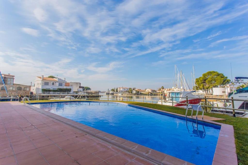 Piso De 2 Habitaciones, 3 Piscinas Y Cerca Del Mar Roses Eksteriør bilde