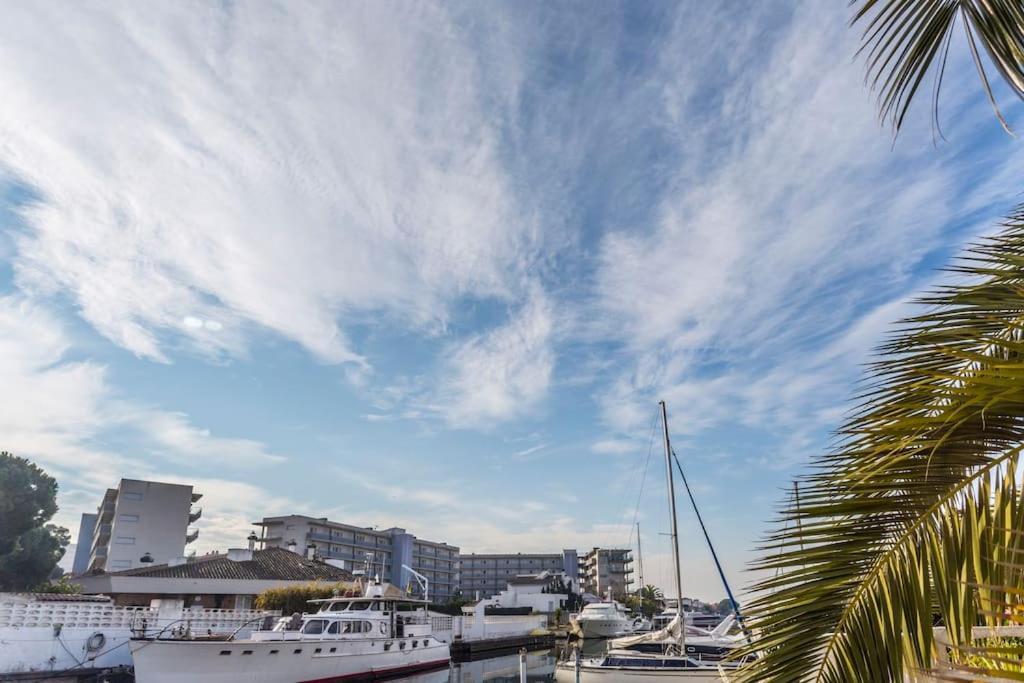 Piso De 2 Habitaciones, 3 Piscinas Y Cerca Del Mar Roses Eksteriør bilde