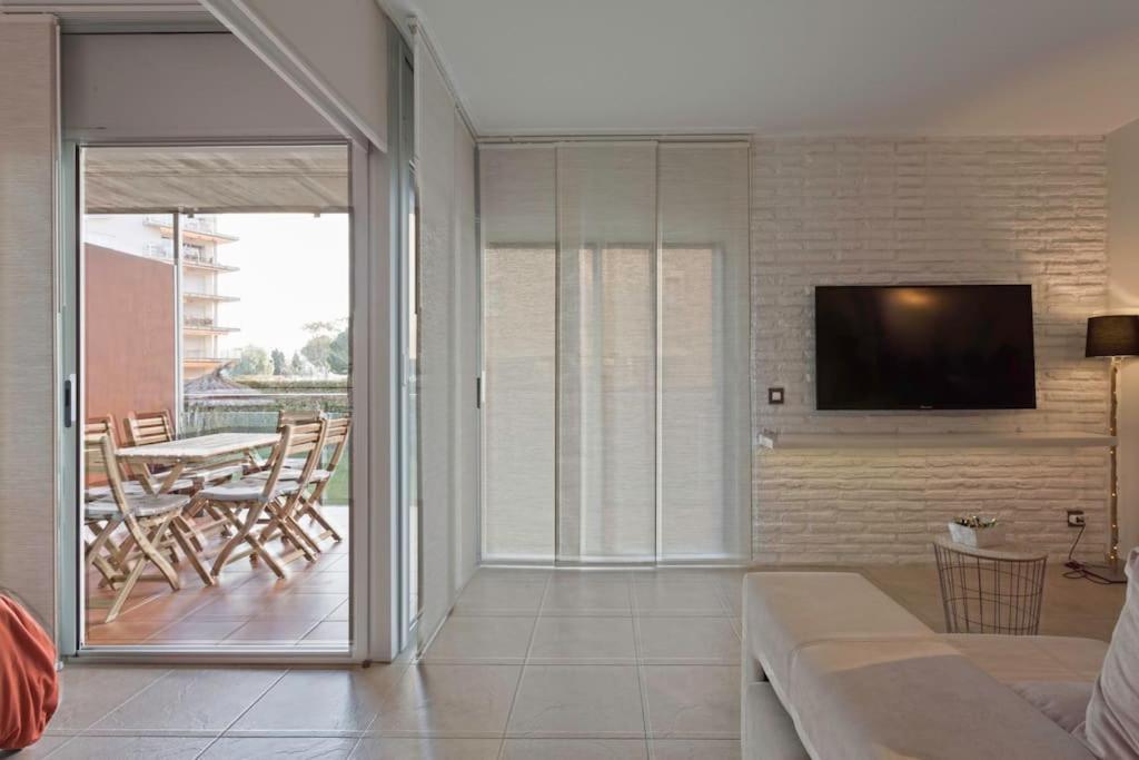 Piso De 2 Habitaciones, 3 Piscinas Y Cerca Del Mar Roses Eksteriør bilde